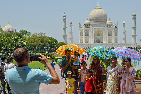 Weather: Hot summer day in Agra
